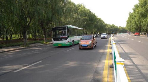 路遇貨車著火，公交司機(jī)化身滅火戰(zhàn)士守護(hù)城市平安